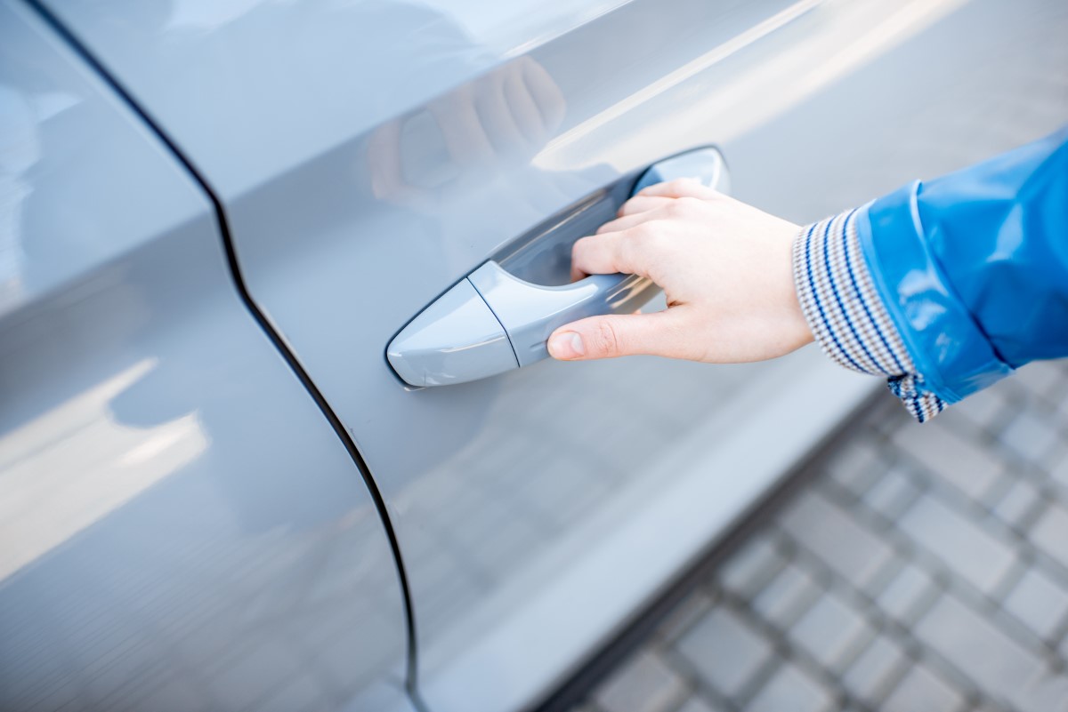 Déverrouiller une portière de voiture